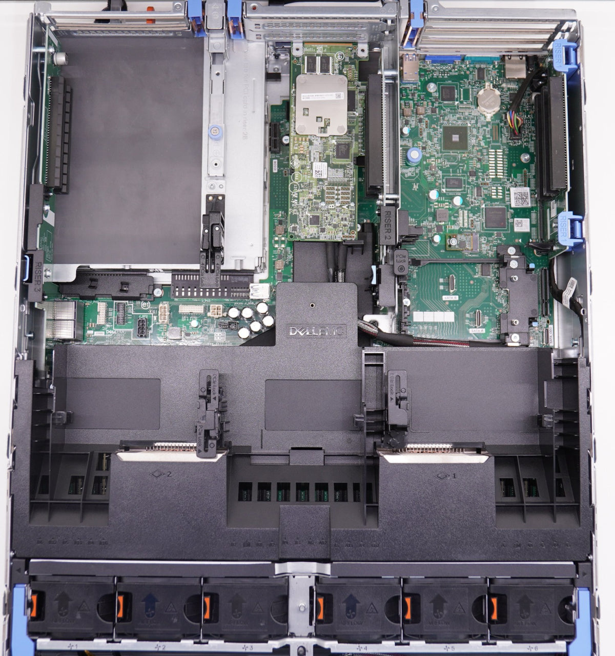 Dell EMC PowerEdge R740 2x Xeon Gold 6244 128GB DDR4 RAM 2U Server ohne HDD