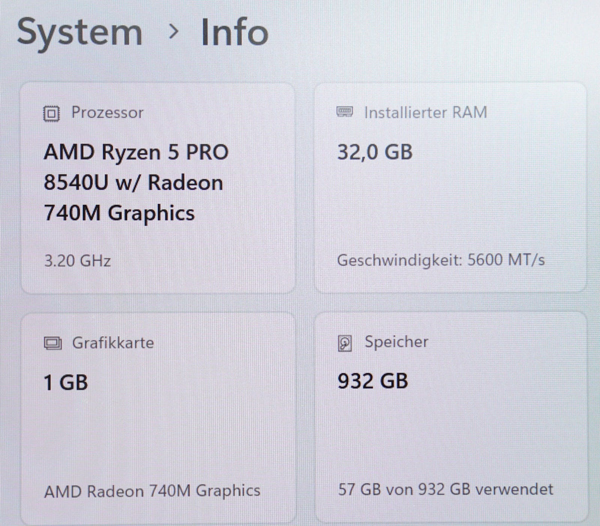 Lenovo ThinkPad T14 Gen5 AMD Ryzen 5 PRO 32GB RAM 1TB SSD 14'' WUXGA QWERTY W11