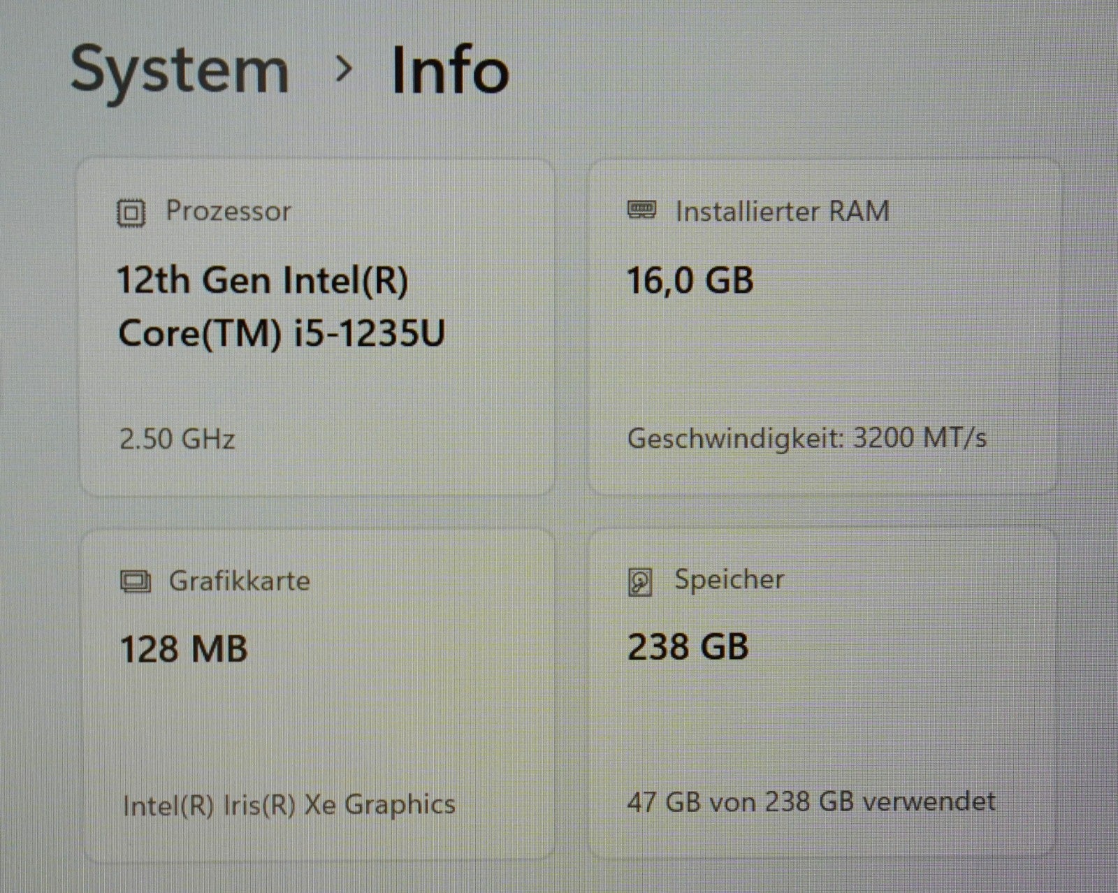 Fujitsu Lifebook E5412 i5-1235U 16 GB RAM 256 GB SSD 14″ Full HD Windows 11 Pro