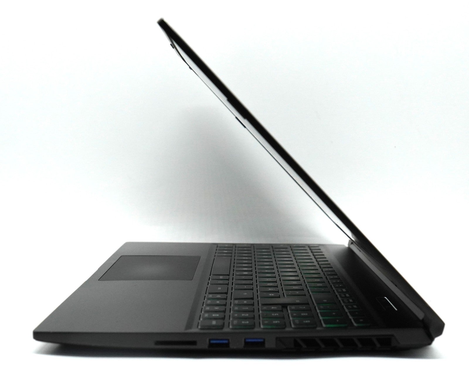 XMG Core 15 – i7-10750H | 32GB RAM | 1TB SSD | RTX 2060 | 15,6" FullHD Win11