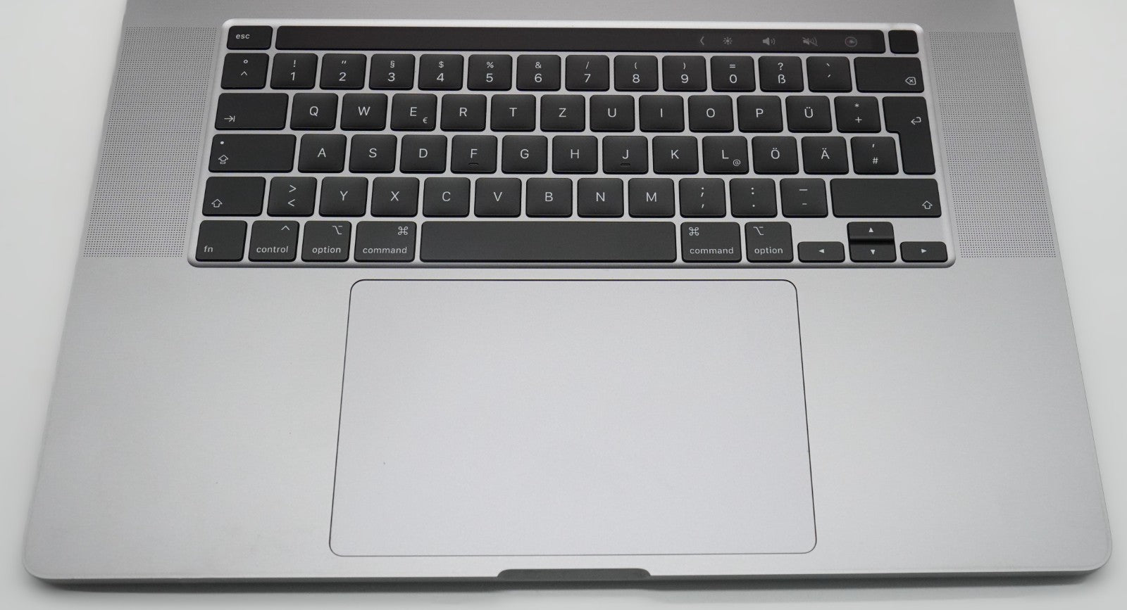 MacBook Pro 2019 16" i9-9th Gen 32GB RAM 1TB SSD AMD Radeon 5500M GPU QWERTZ #i2