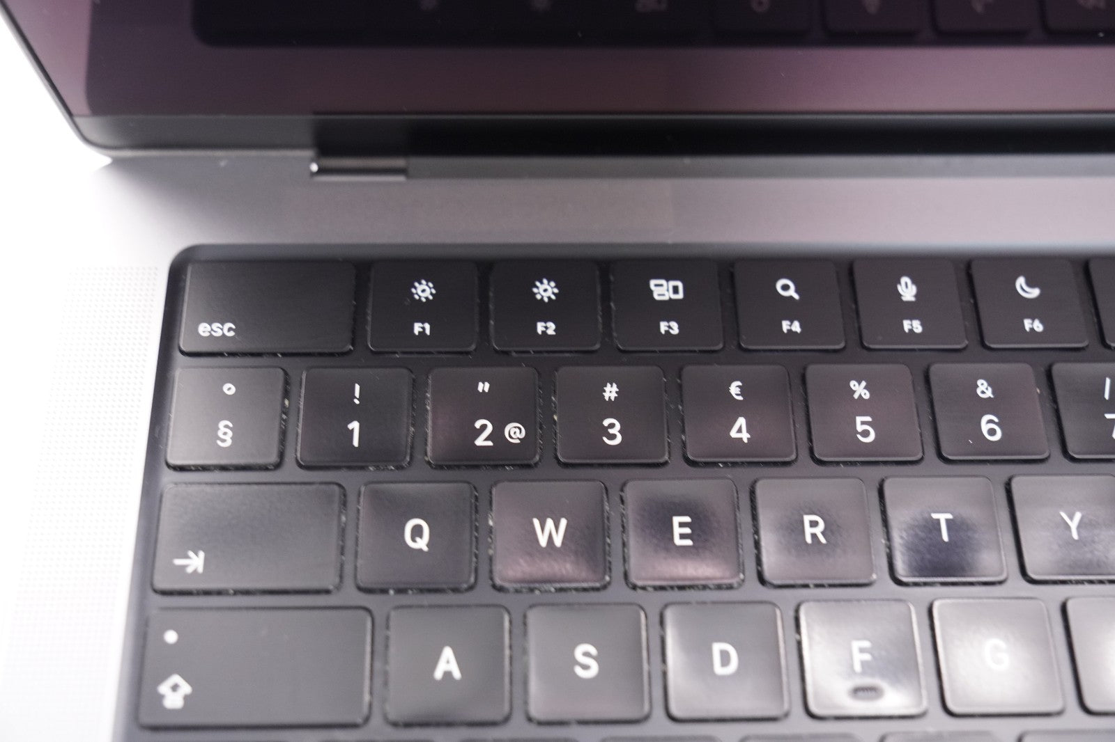 Apple MacBook Pro 14" M1 Pro 16GB RAM 512GB SSD QWERTY (Schwedisch) MDM Sperre
