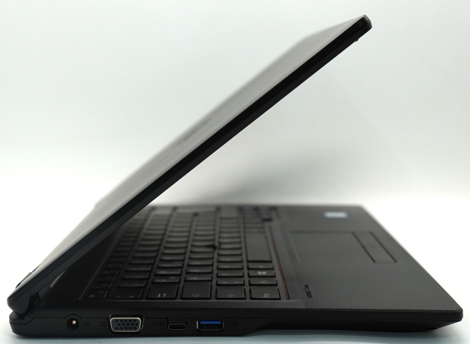 Fujitsu LifeBook E449  Intel Core i3-8130U 16 GB RAM 256 GB SSD 14″ Full HD