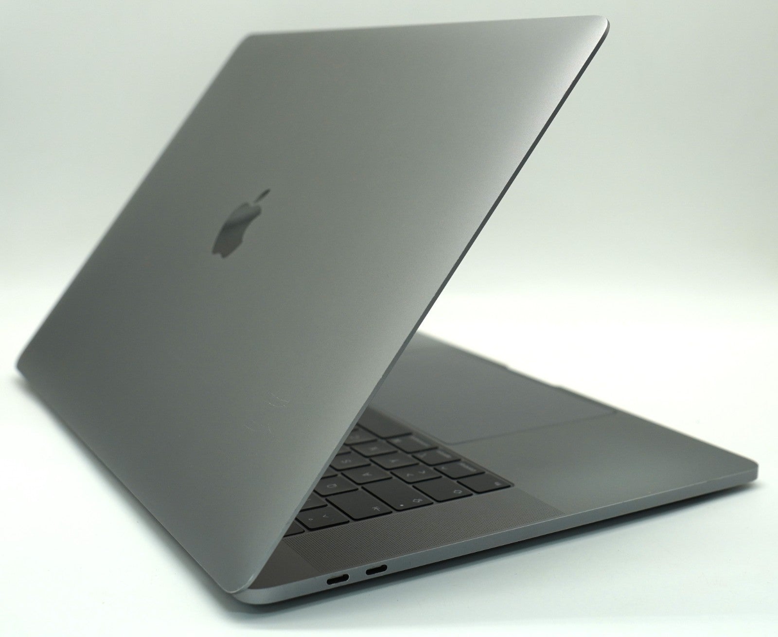 Apple MacBook Pro 15" (2018) – i7 32GB RAM 1TB SSD Radeon Pro Vega 20