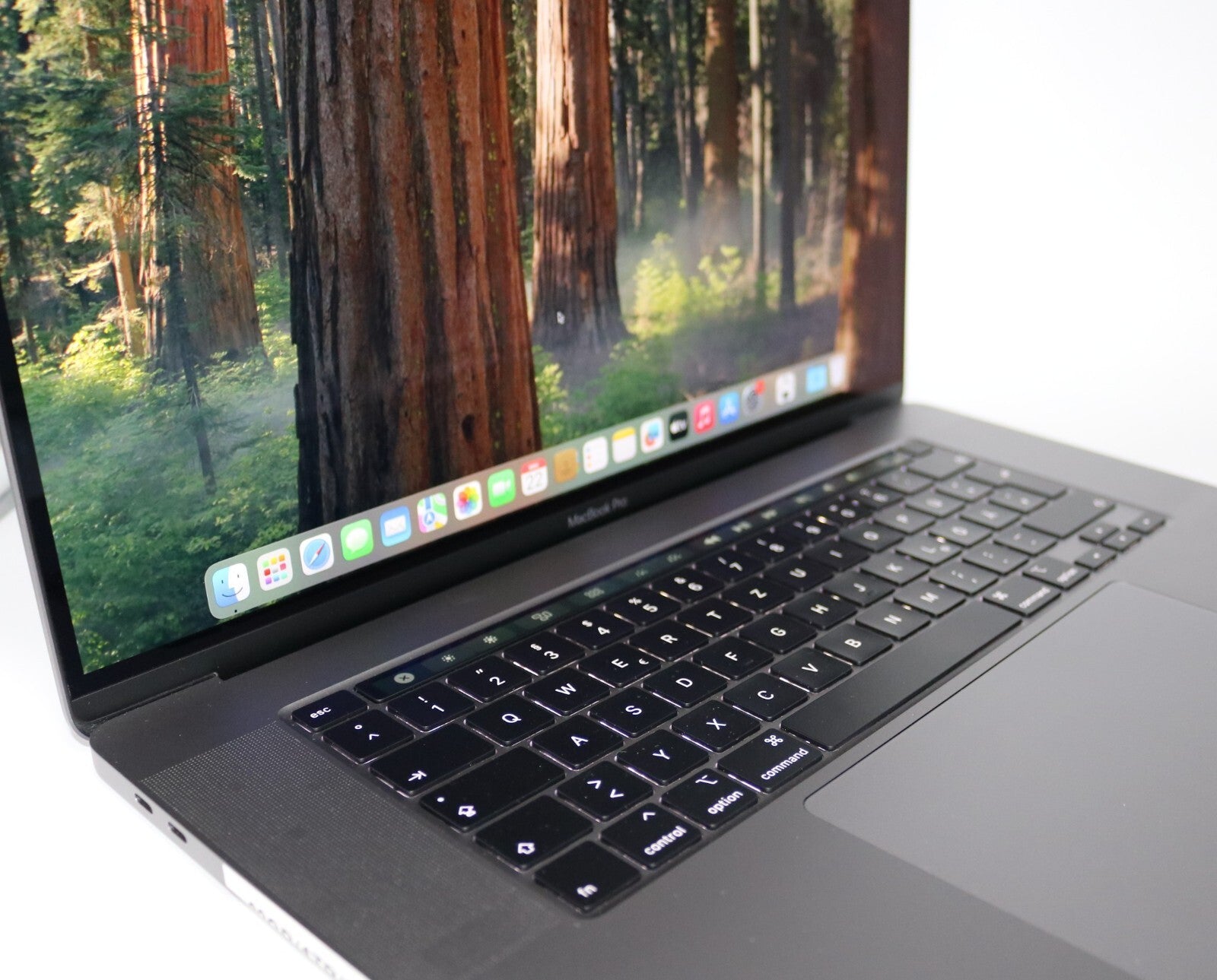 MacBook Pro 2019 16,1" i9-9th Gen. 32GB RAM 1TB SSD AMD Radeon 5500M GPU