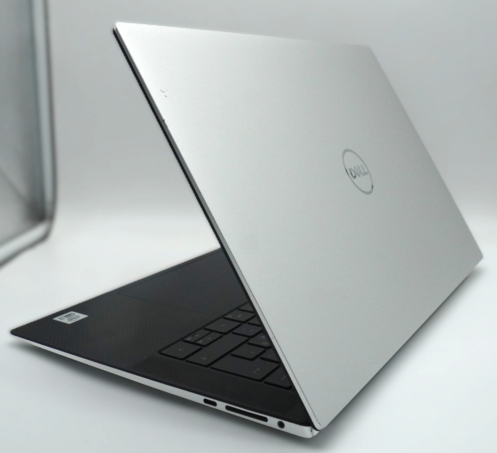 Dell XPS 15 9500 – Intel Core i7-10750H 32GB RAM 1TB SSD GTX 1650 Ti QWERTY