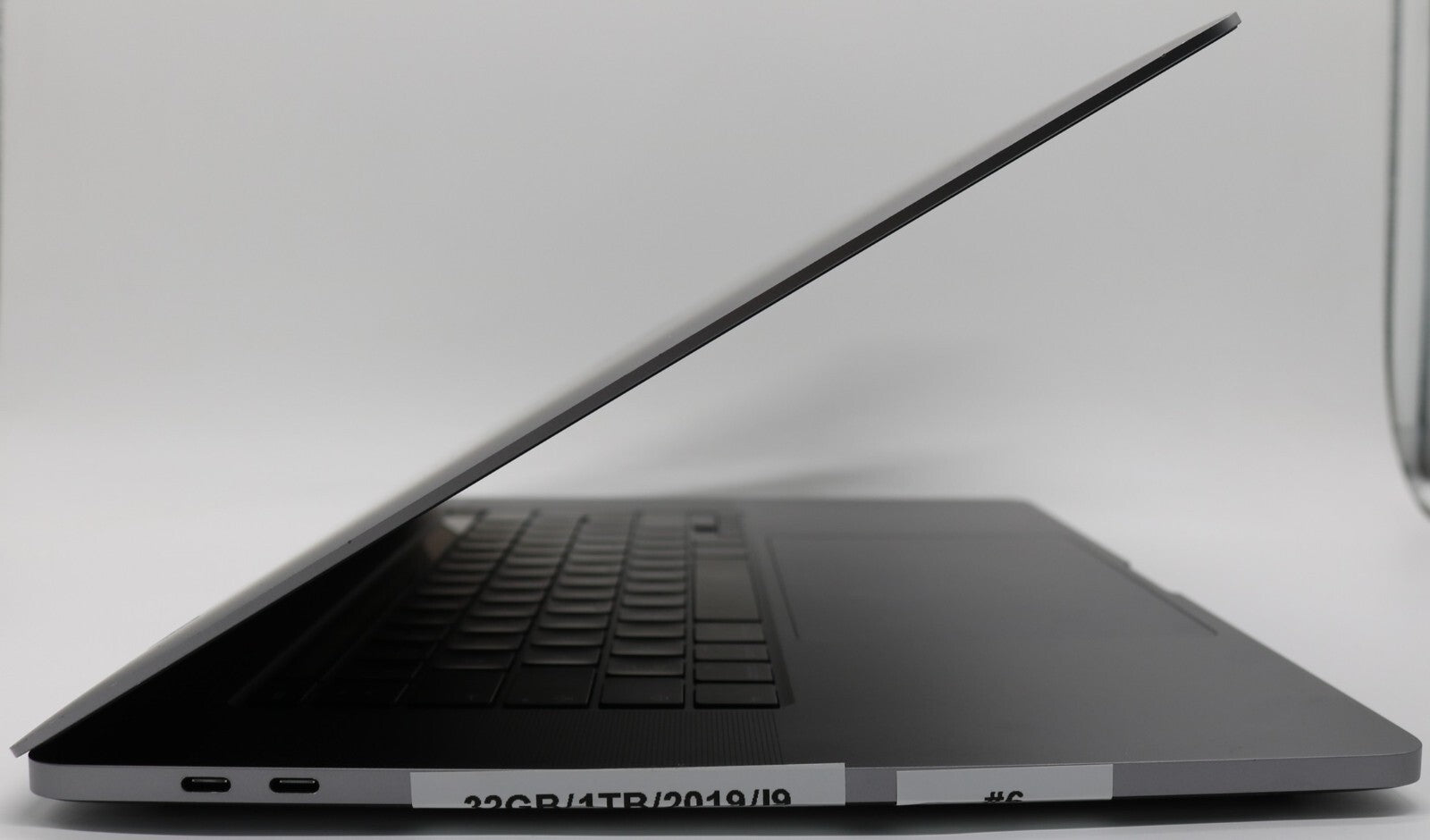 MacBook Pro 2019 16,1" i9-9th Gen. 64GB RAM 2TB SSD AMD Radeon 5500M GPU #24