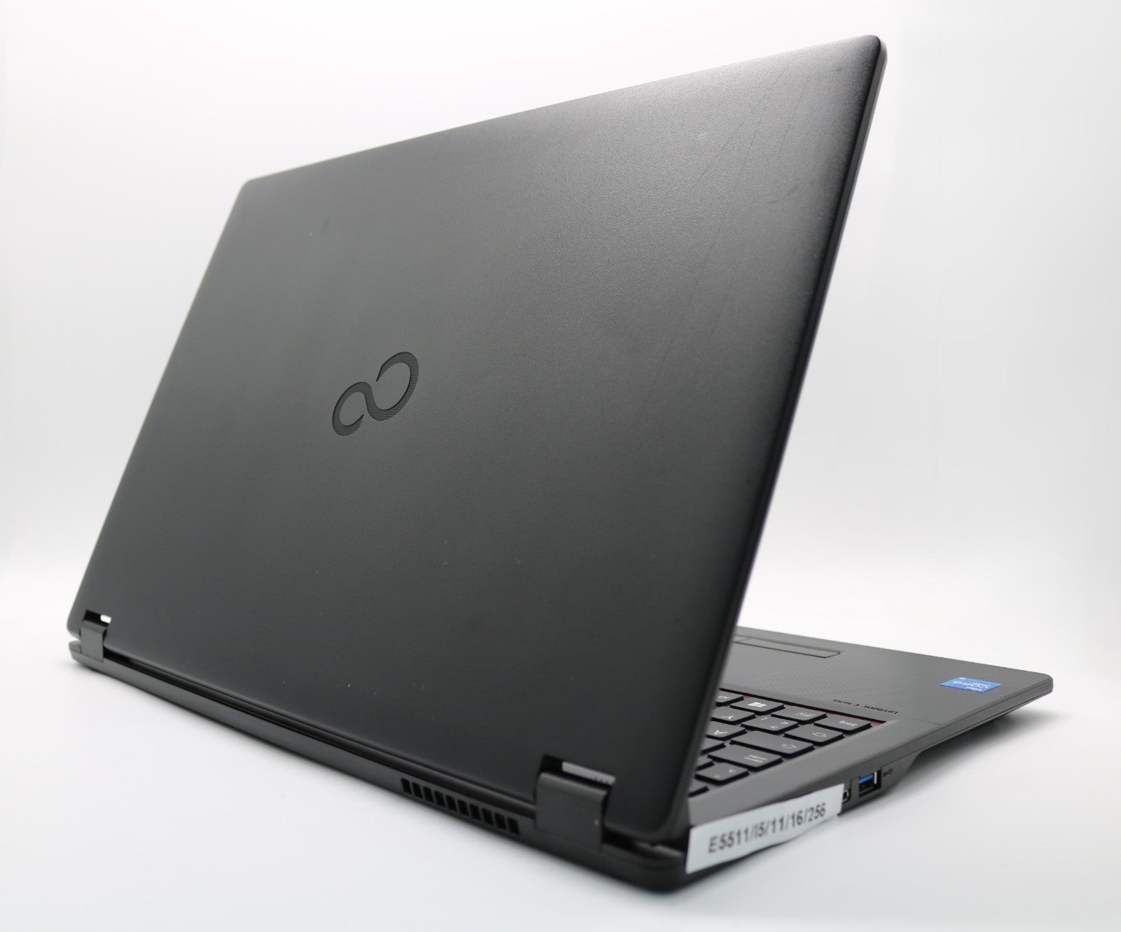 Fujitsu Lifebook E5511 – i5-11th 16GB RAM 256GB SSD 15,6" FullHD Iris Xe  Win11