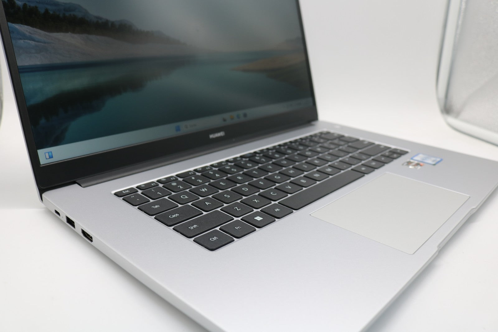 Huawei Matebook D15-WDQ9 AMD Ryzen 5 5500U 8GB RAM 512GB SSD Win11 QWERTY