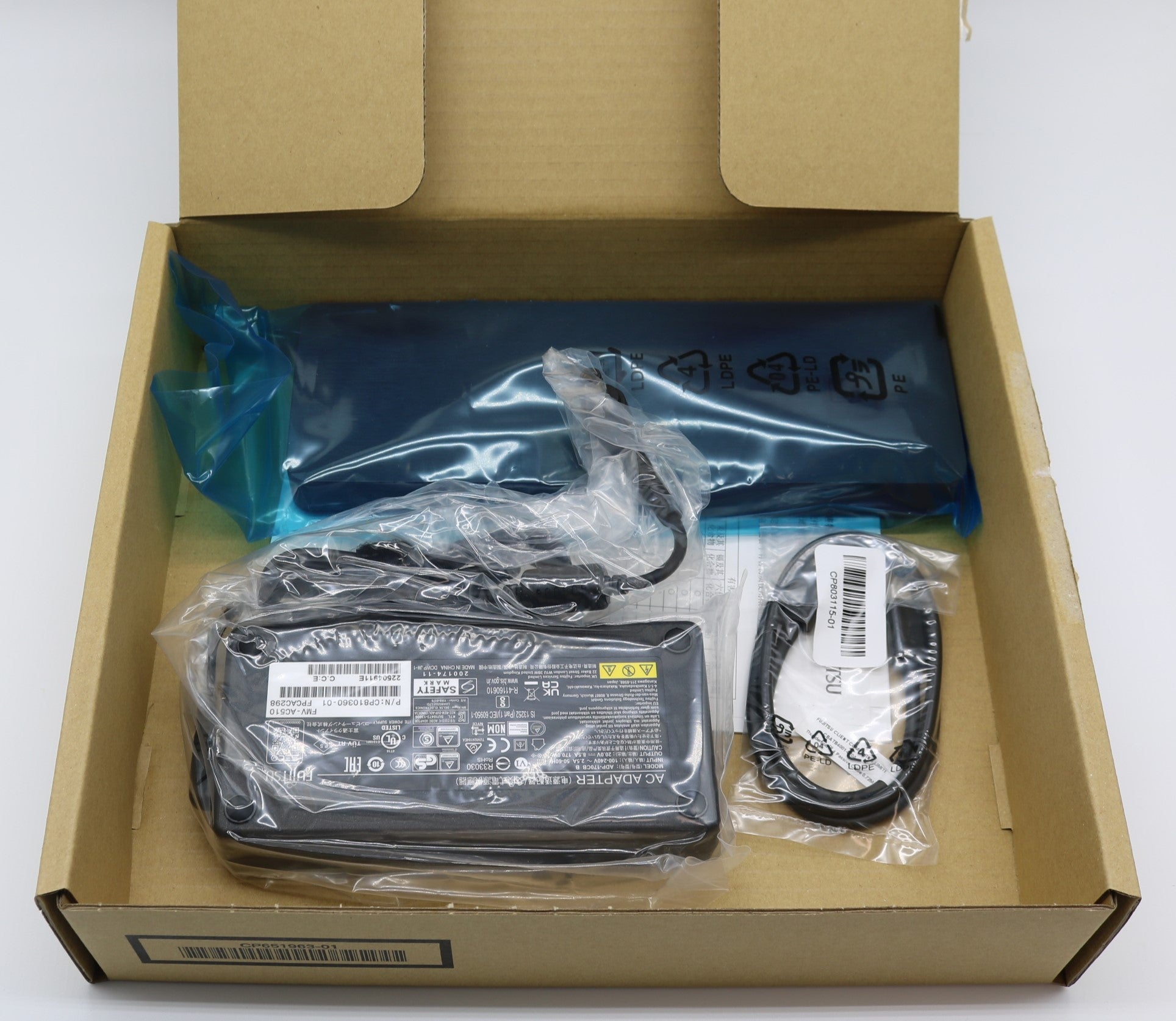 Fujitsu Thunderbolt 4 Dockingstation FPCPR401BP mit OVP Netzteil USB C Kabel